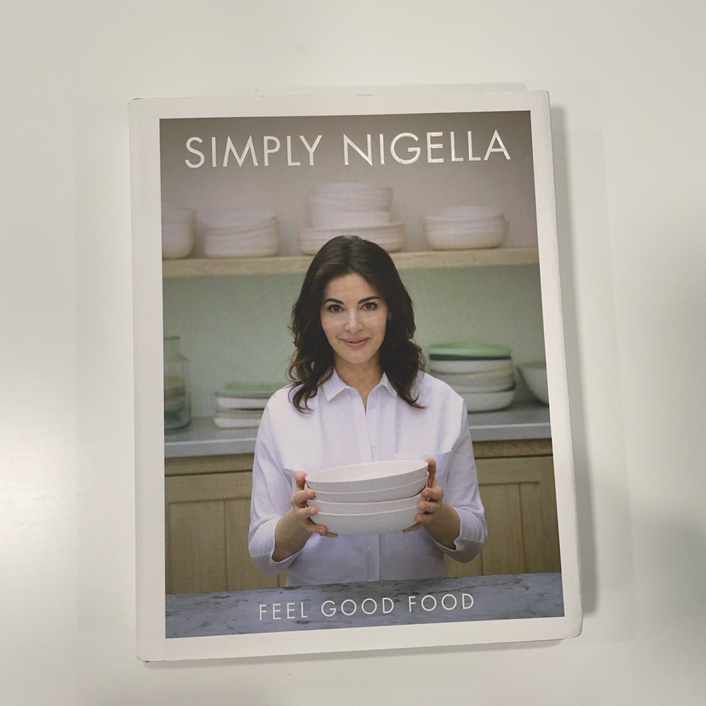 Simply Nigella Cookbook ~ NEW